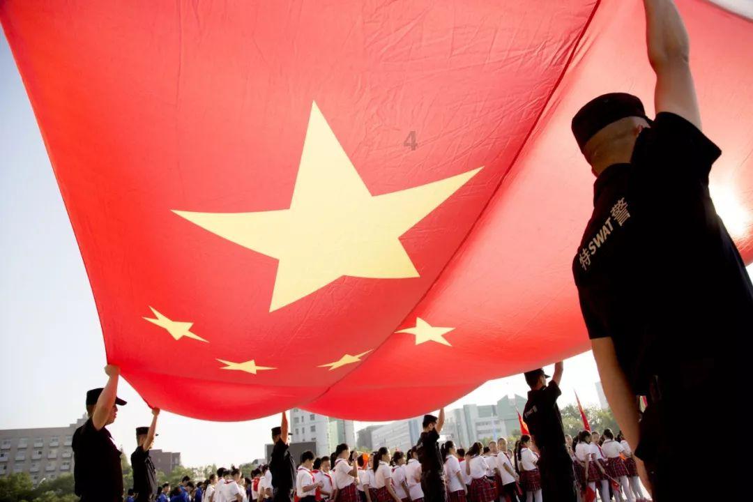 救援受困的小恐龙